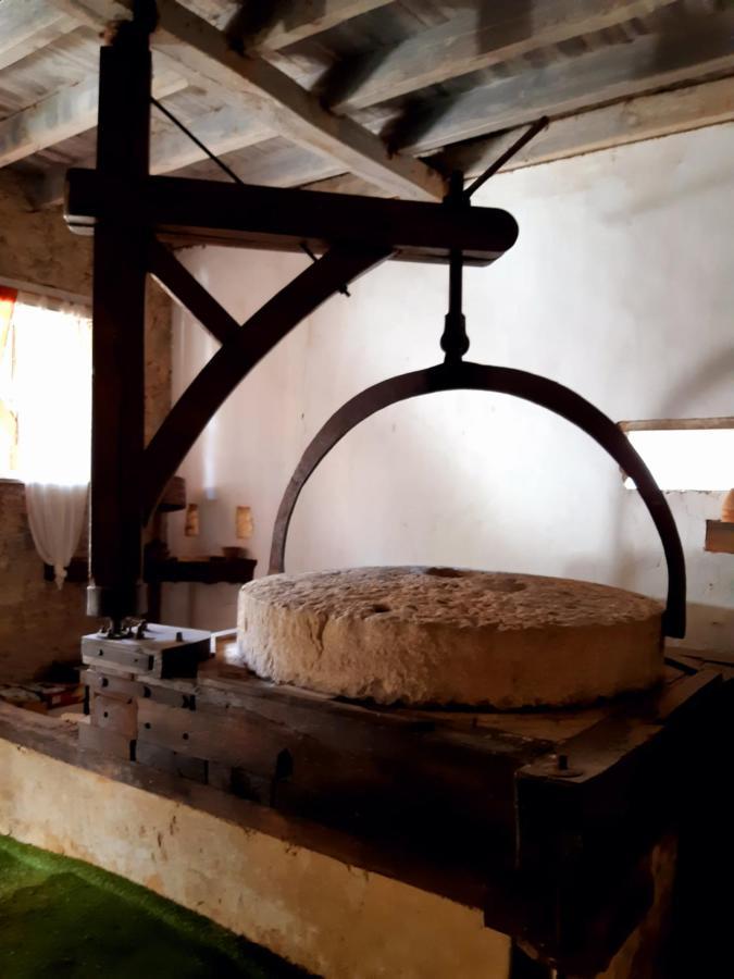 Le Moulin De Saubrigues Bed & Breakfast Bagian luar foto